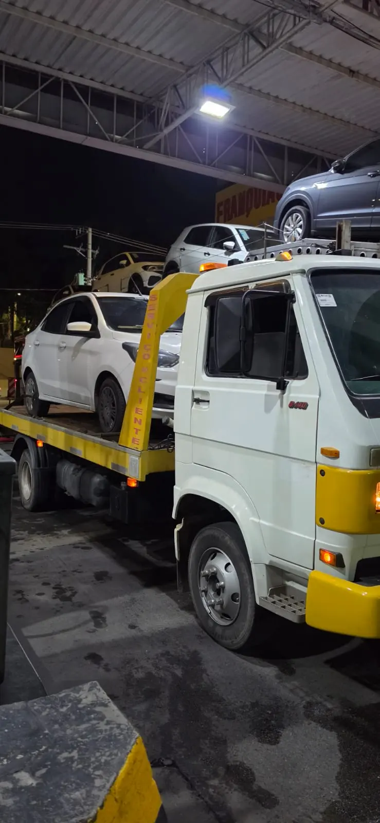 Atendimento de guincho 24 horas durante a noite